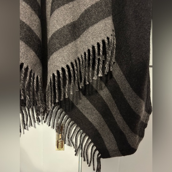 Maje wool fringed cardigan EUC - Picture 3 of 11